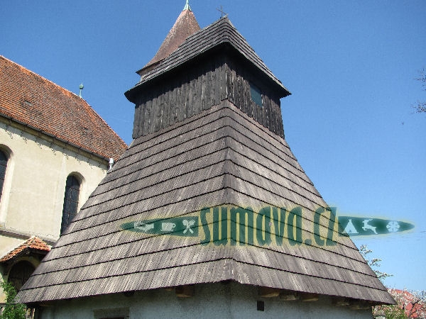 kostel sv. Martina s dřevěnu zvonicí, Neurazy