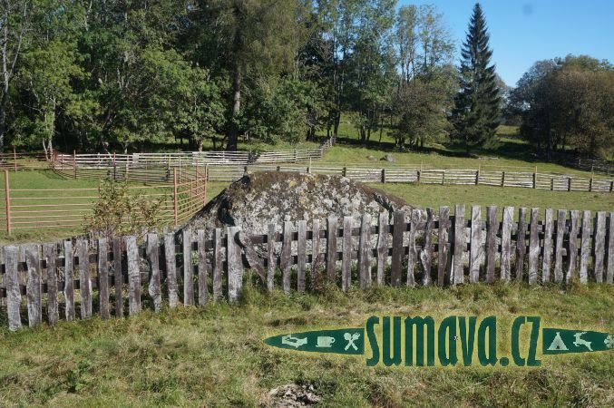 pomník M. Mutinskému a J. Pekařovi, České Žleby