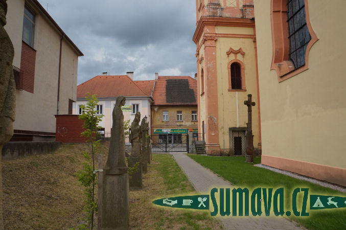 světci při kostele sv. J. Nepomuckého, Nepomuk