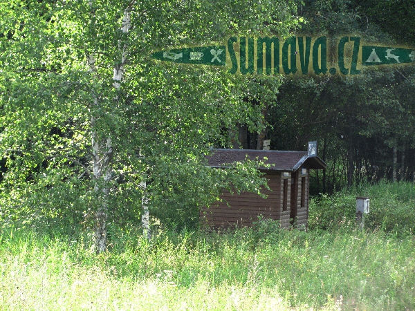 vlaková zastávka Pěkná
