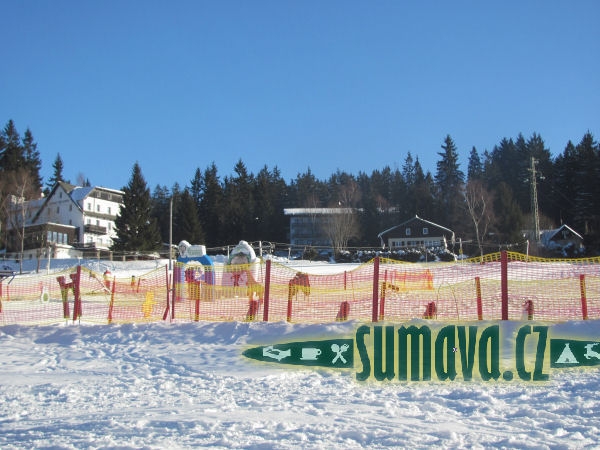 vlek Sirotek a dětský Penguinland, Špičák