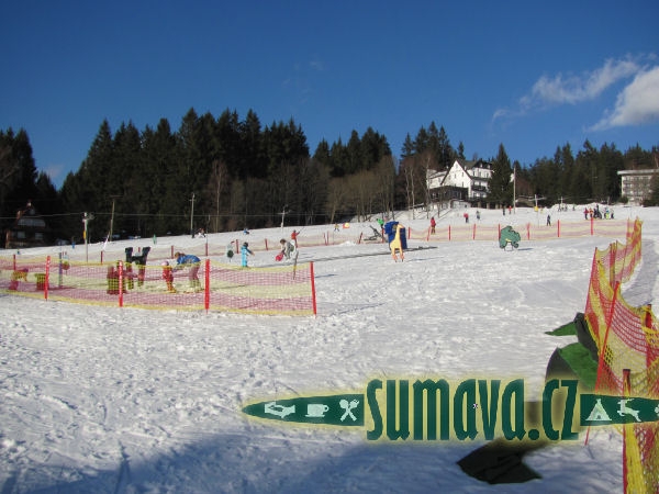 vlek Sirotek a dětský Penguinland, Špičák