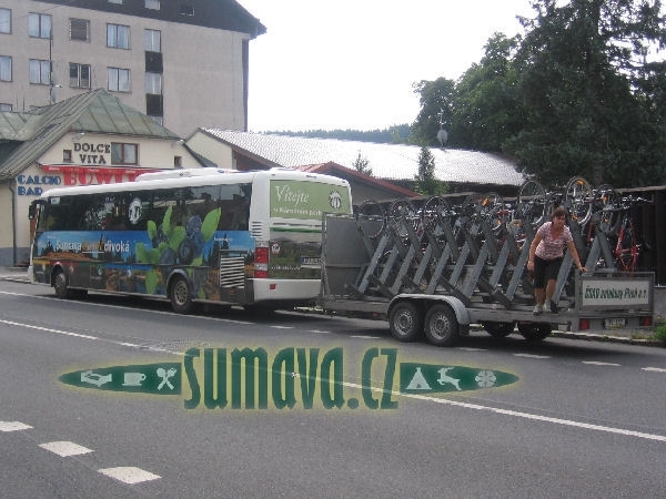 Zelený autobus a cyklobus